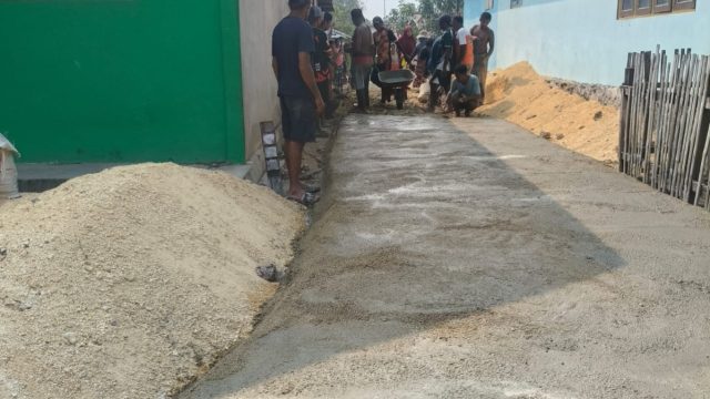 Meski Dana Berkurang, Desa Sekely Bangun Jalan dan Bantu Calon Haji